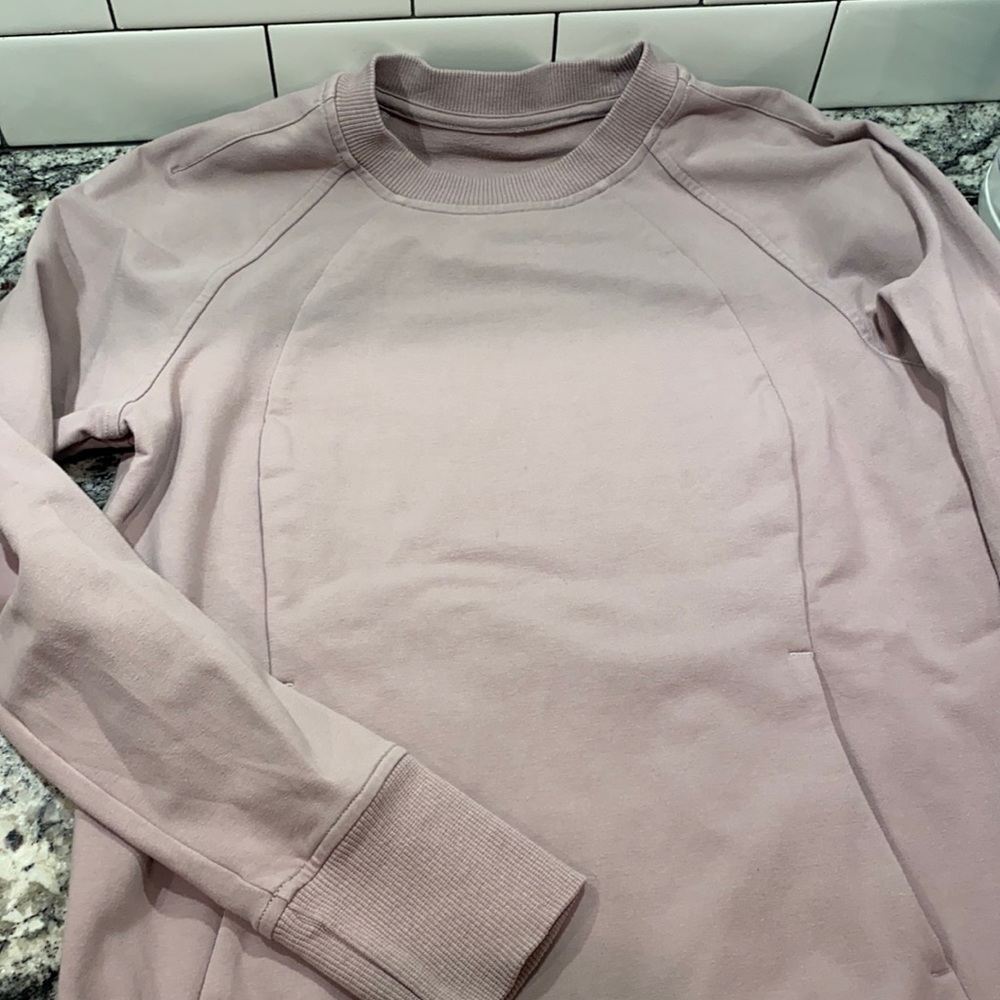 Lulu sweatshirt. Great condition. Size 4.